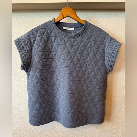 See And Be Seen Queen Of Cozy Quilted Blue Gray Women’s Top NWT Small - Picture 1 of 7